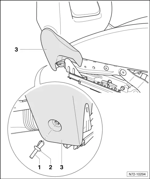 Audi Q5. Seat Side Trim on the Tunnel Side